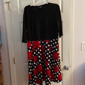 Women’s dress, black/ polka dot and roses. 2xl